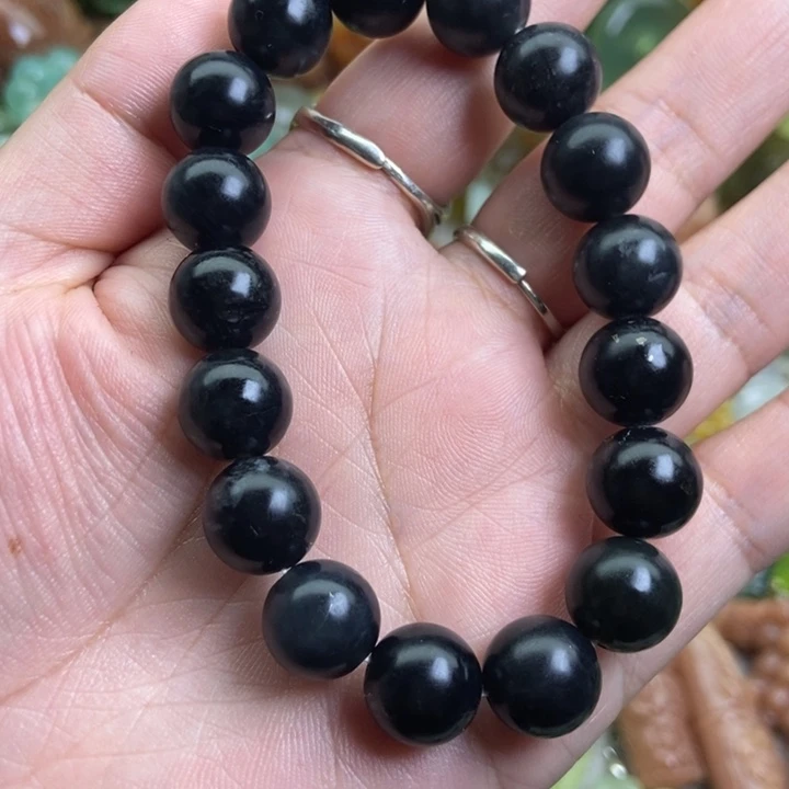 蛇纹石玉挂件未镶嵌