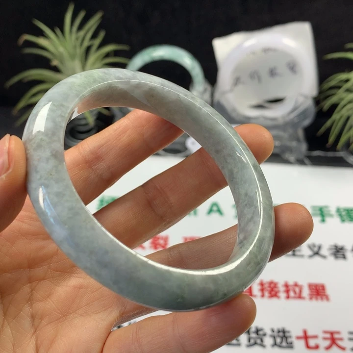 翡翠未镶嵌手镯17号。58.5圈