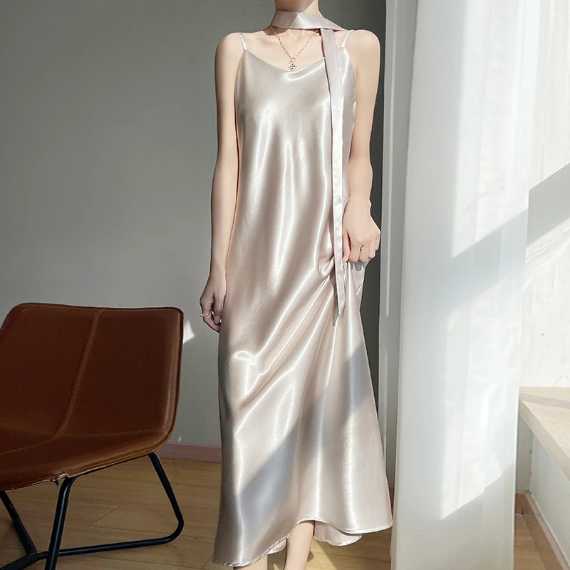 法式气质高端醋酸缎面吊带连衣裙女夏季新款鎏金飘带V领无袖长裙