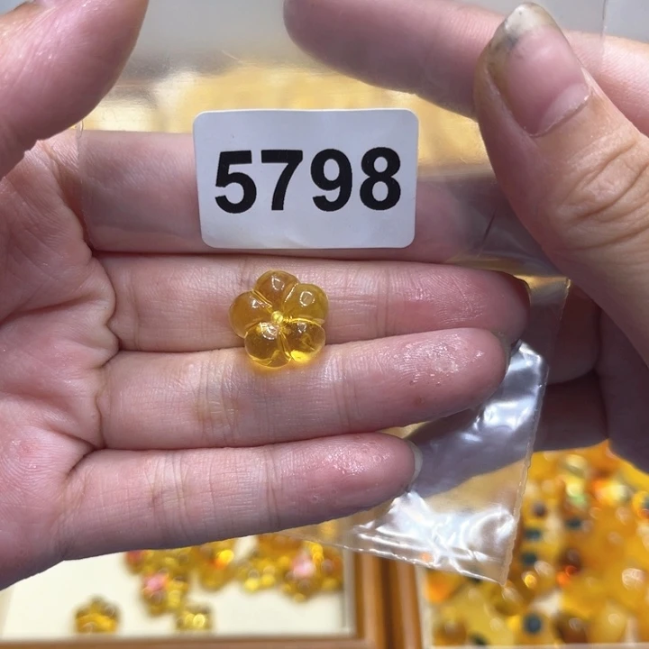 未镶嵌琥珀珠宝奇石