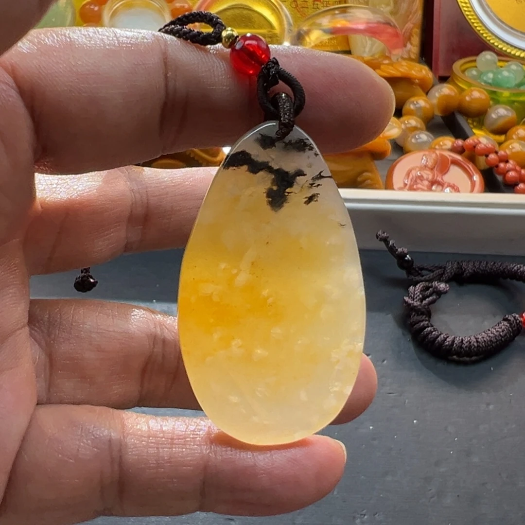 颈饰未镶嵌石英质玉