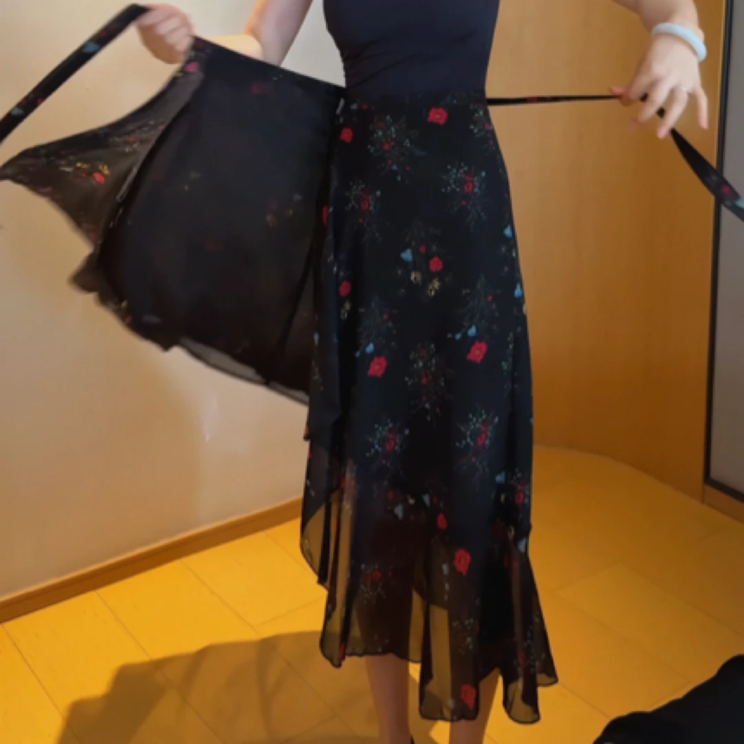 夏季新款碎花雪纺一片式裹身鱼尾半身裙温柔风淑女裙黑色裙子