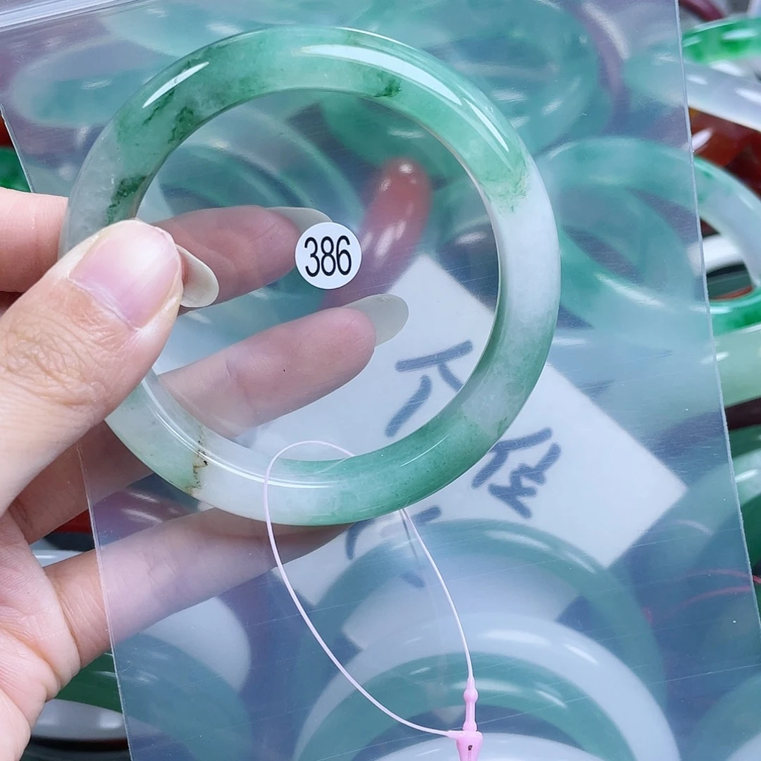 石英质玉手镯未镶嵌56
