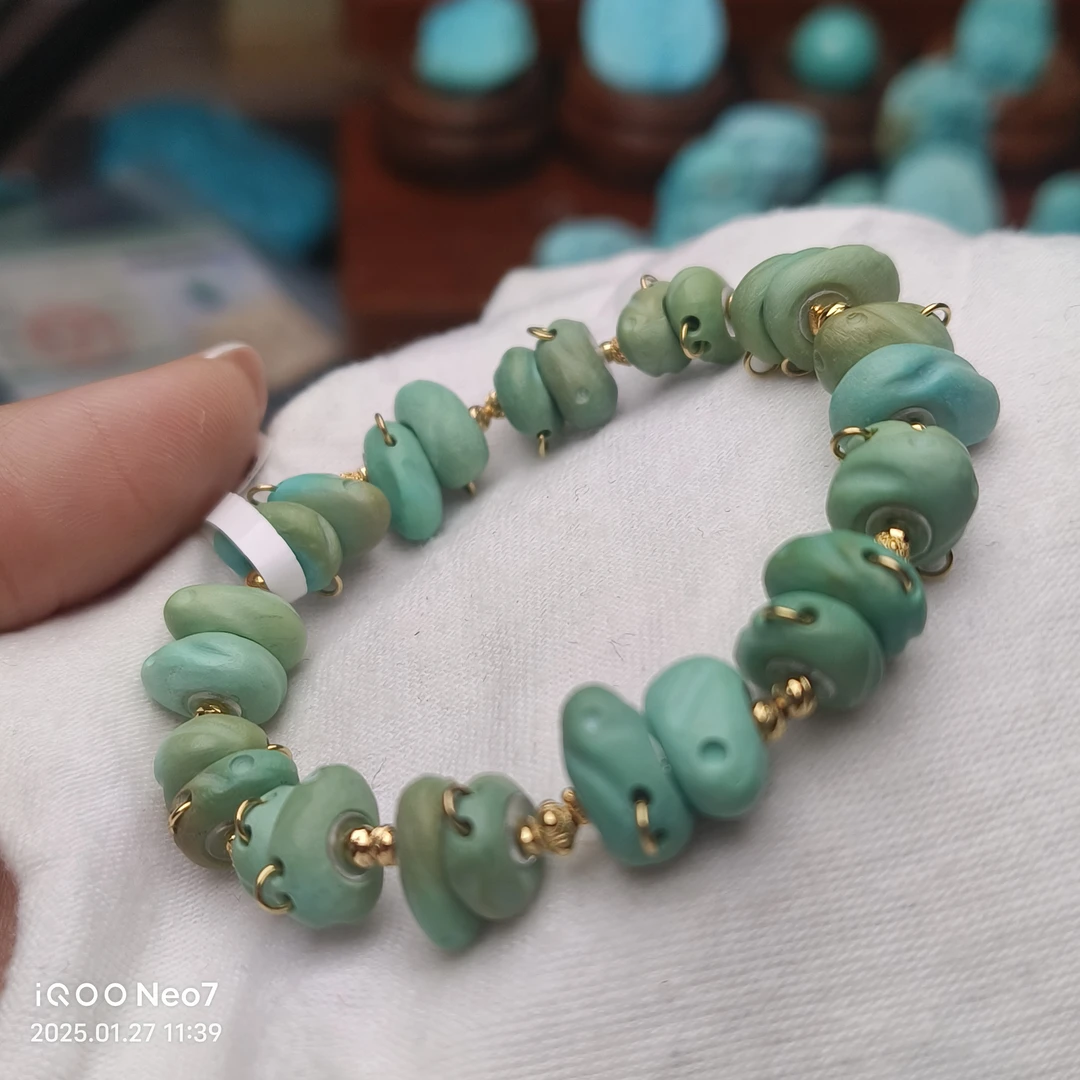 原矿绿松石雕刻藏扣