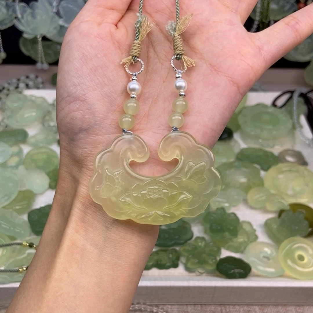 蛇纹石玉合金颈饰瑕疵款