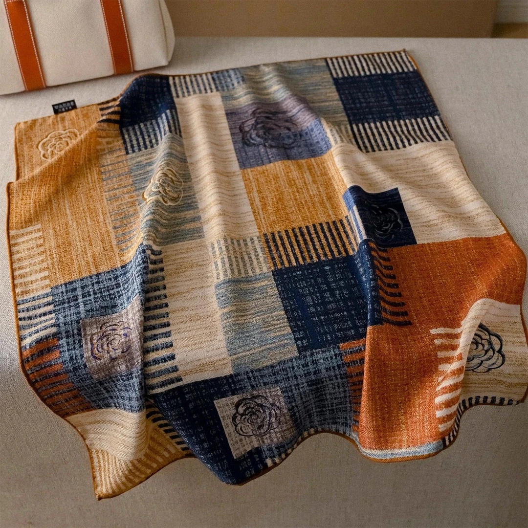 90X90CM丝毛【韵味山茶】双面双花方巾X49