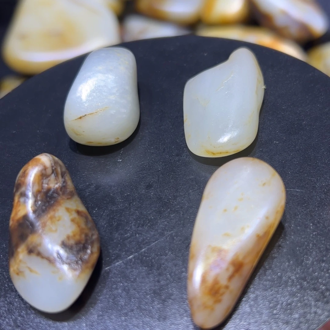 和田玉未镶嵌颈饰68.6克