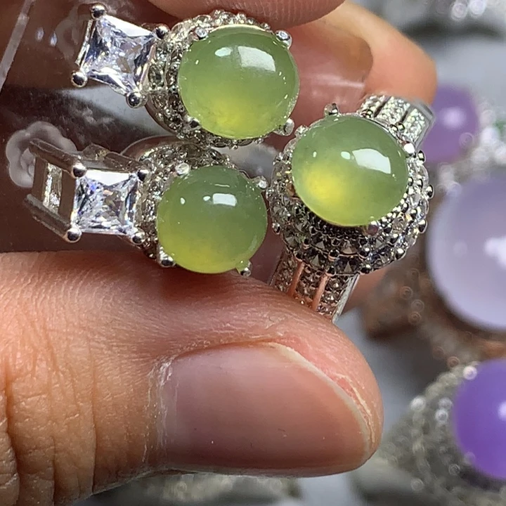 翡翠未镶嵌戒指铜托，卖裸石，需要二次镶嵌