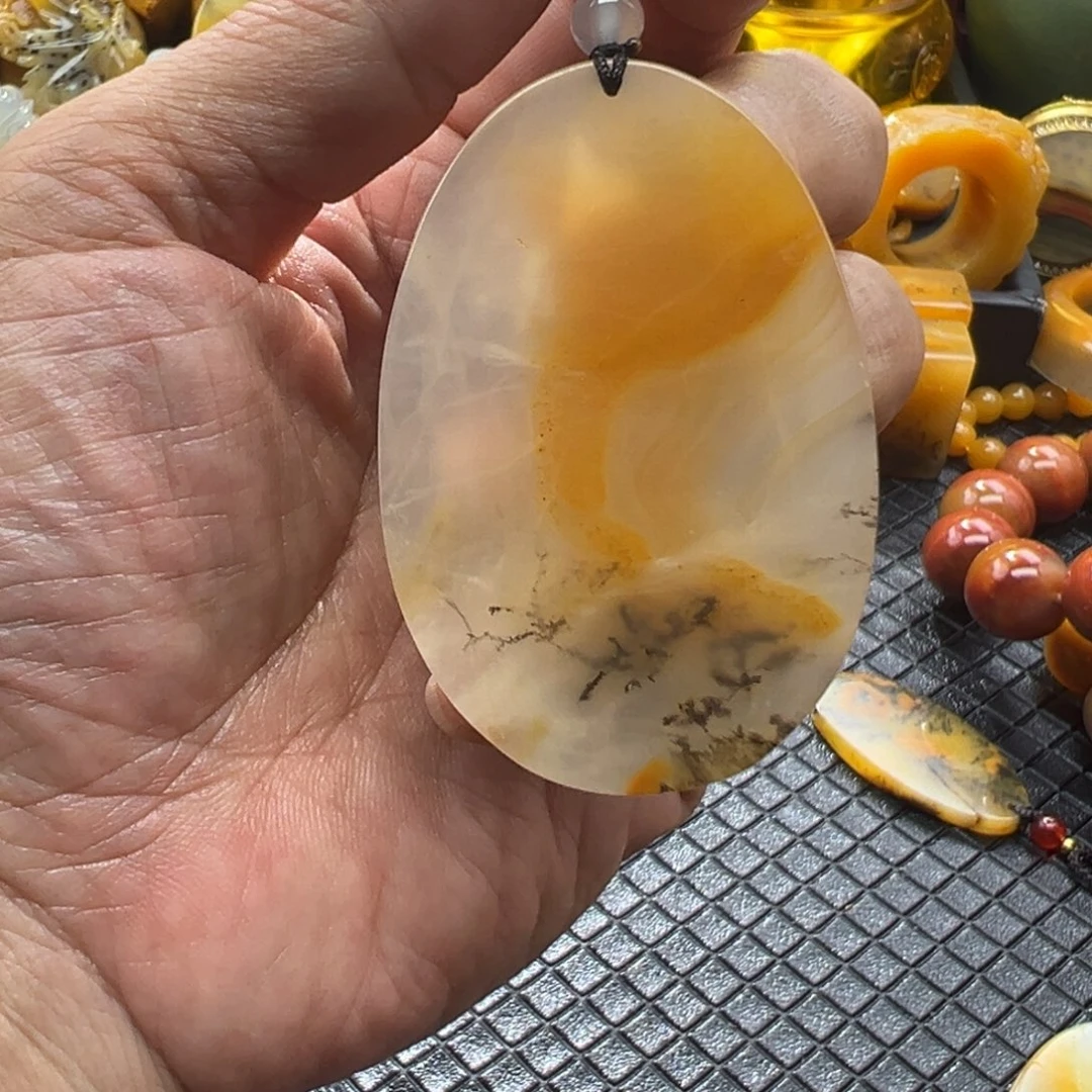 石英质玉未镶嵌颈饰