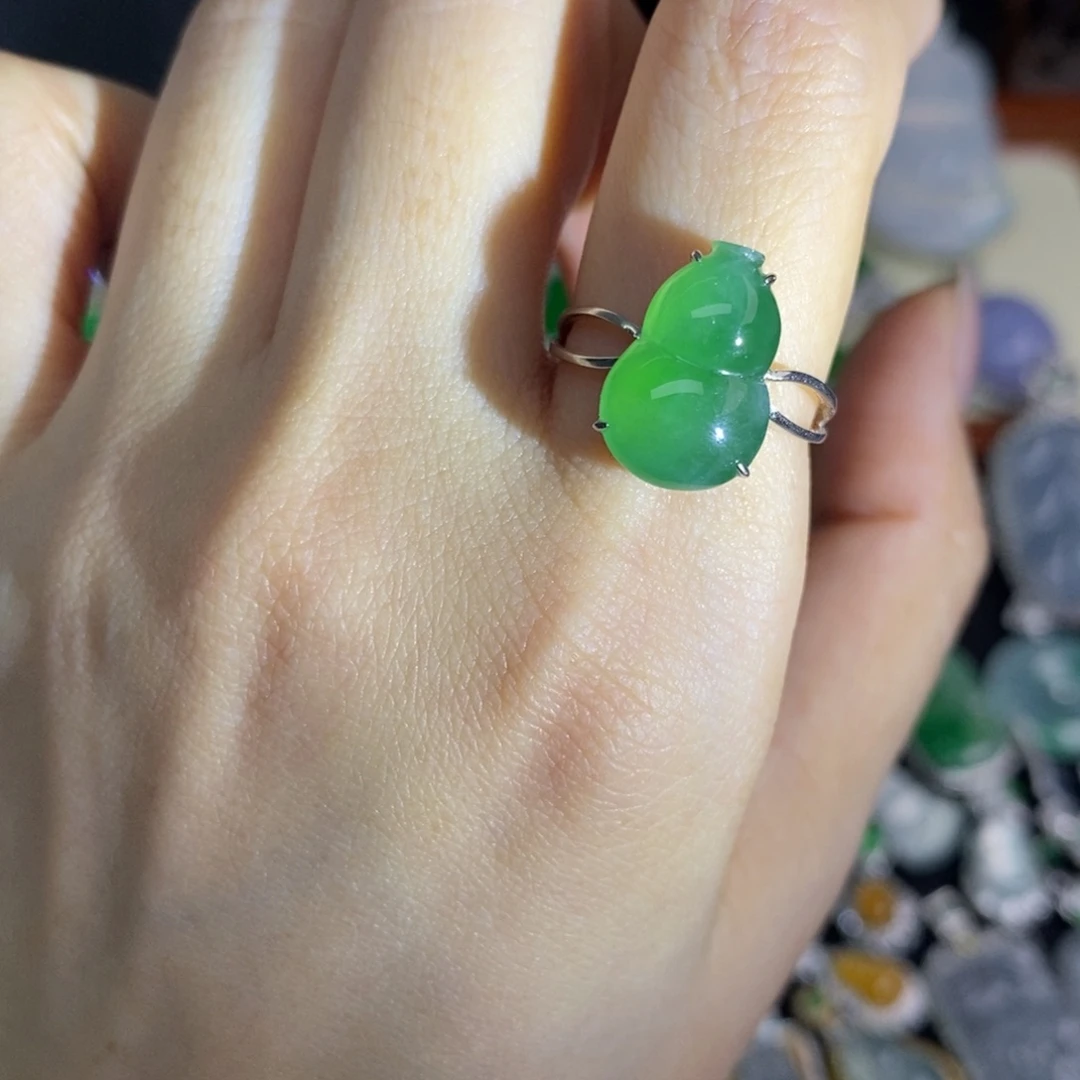 翡翠18K金镶嵌颈饰A货翡翠