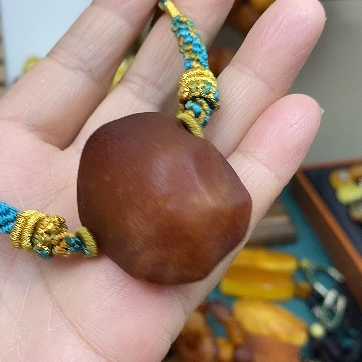 蜜蜡未镶嵌裸石吊坠
