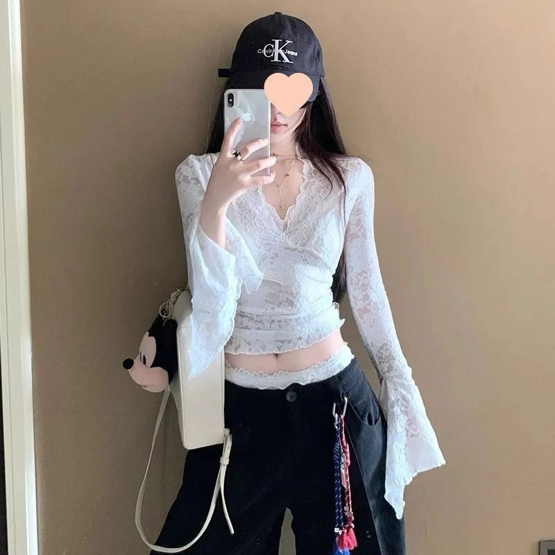 白色镂空长袖v领蕾丝衫女初秋纯欲风性感修身短款内搭打底衫 上