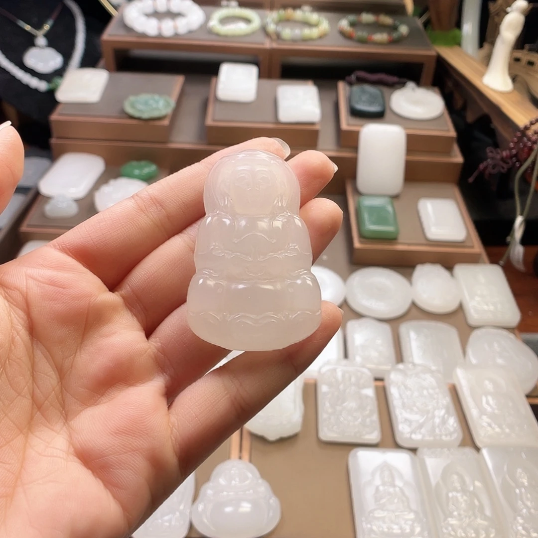 南***松颈饰未镶嵌石英质玉（金丝玉）