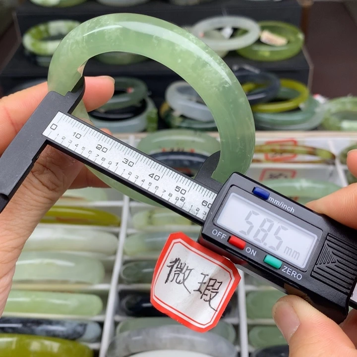 蛇纹石玉未镶嵌手镯382