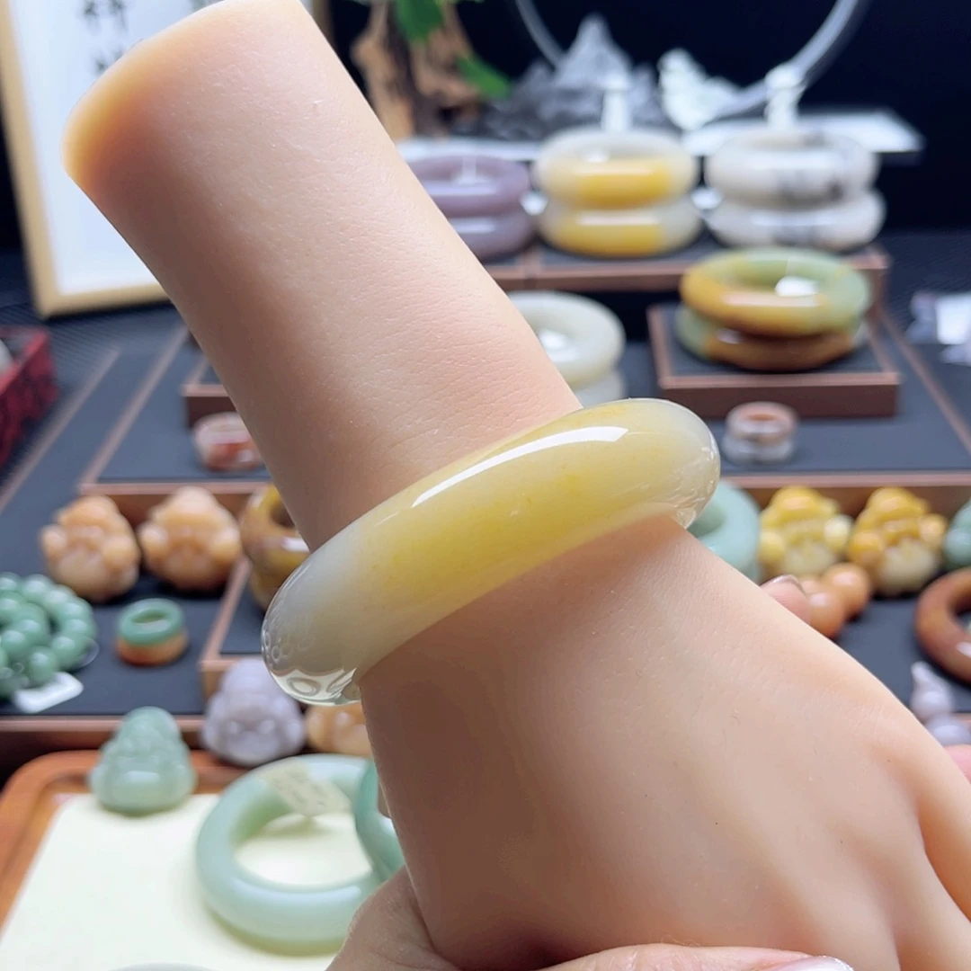 未镶嵌手镯石英质玉