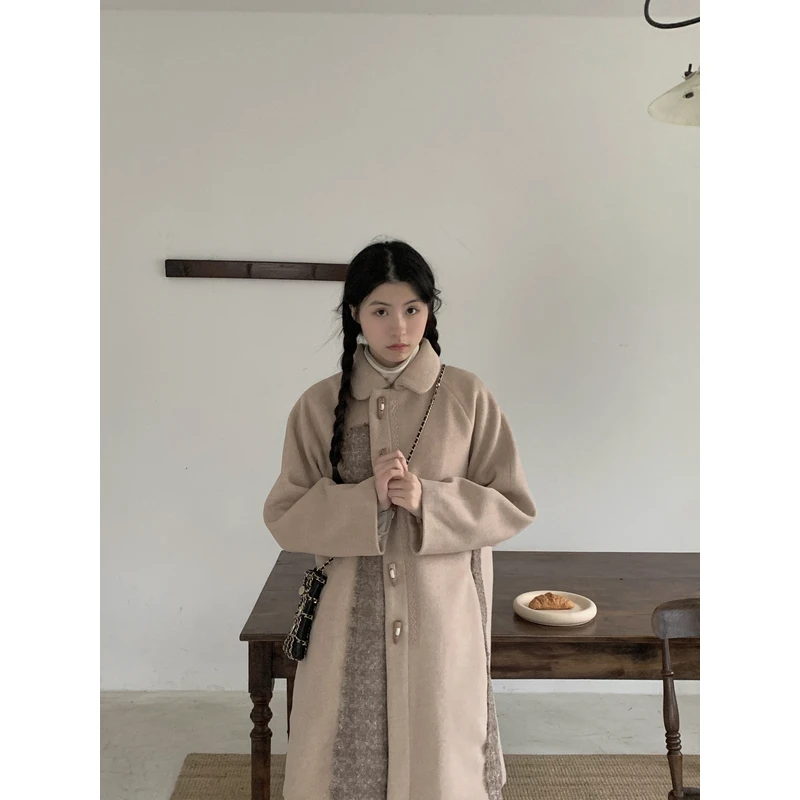 霍里德地图甜美拼接牛角扣中长款娃娃领毛呢大衣女春季呢子外套