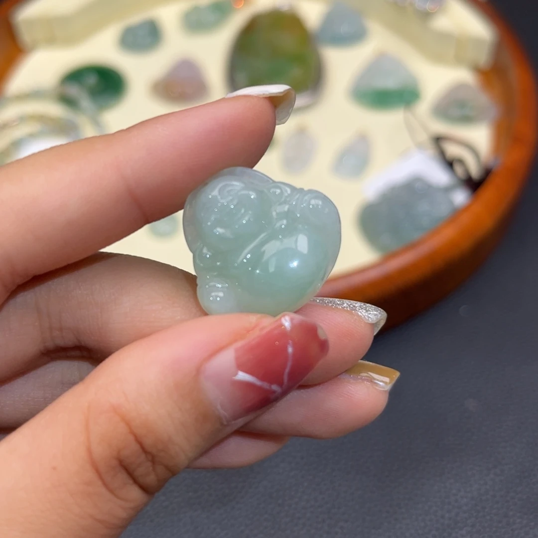 翡翠未镶嵌颈饰挂件