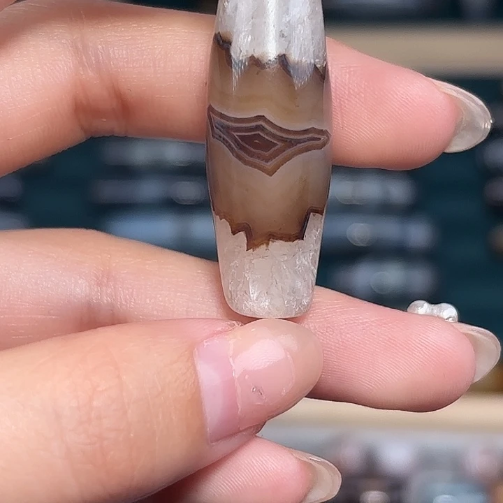 扎***子玛瑙/玉髓合金珠宝奇石