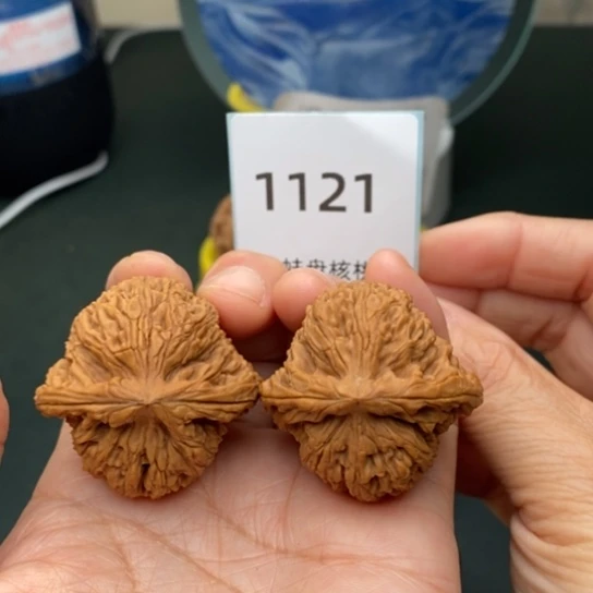 文玩核桃把件南疆石1121
