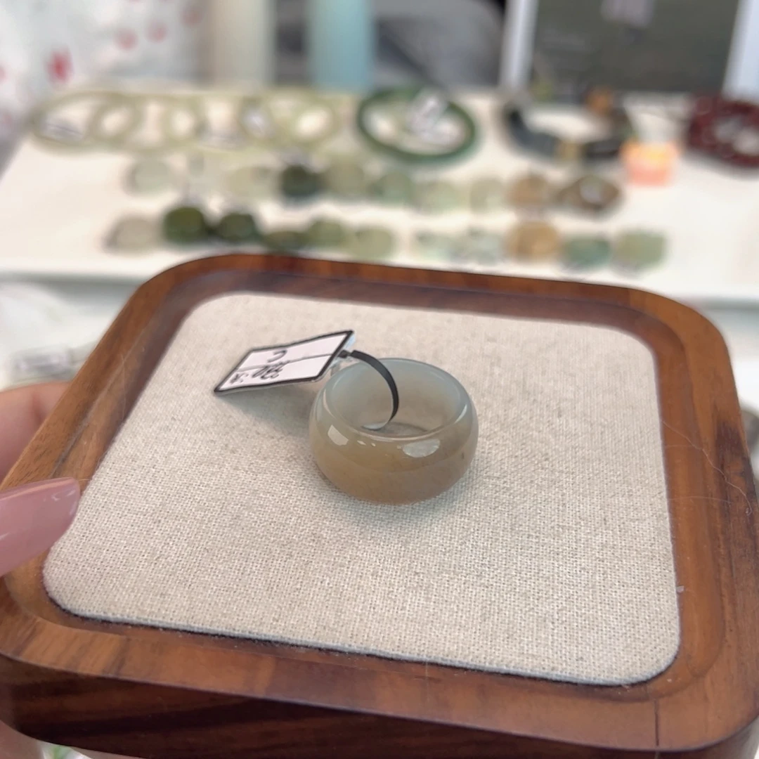 和田玉（糖玉）未镶嵌戒指N28一口糖轮胎直径18.4不退换