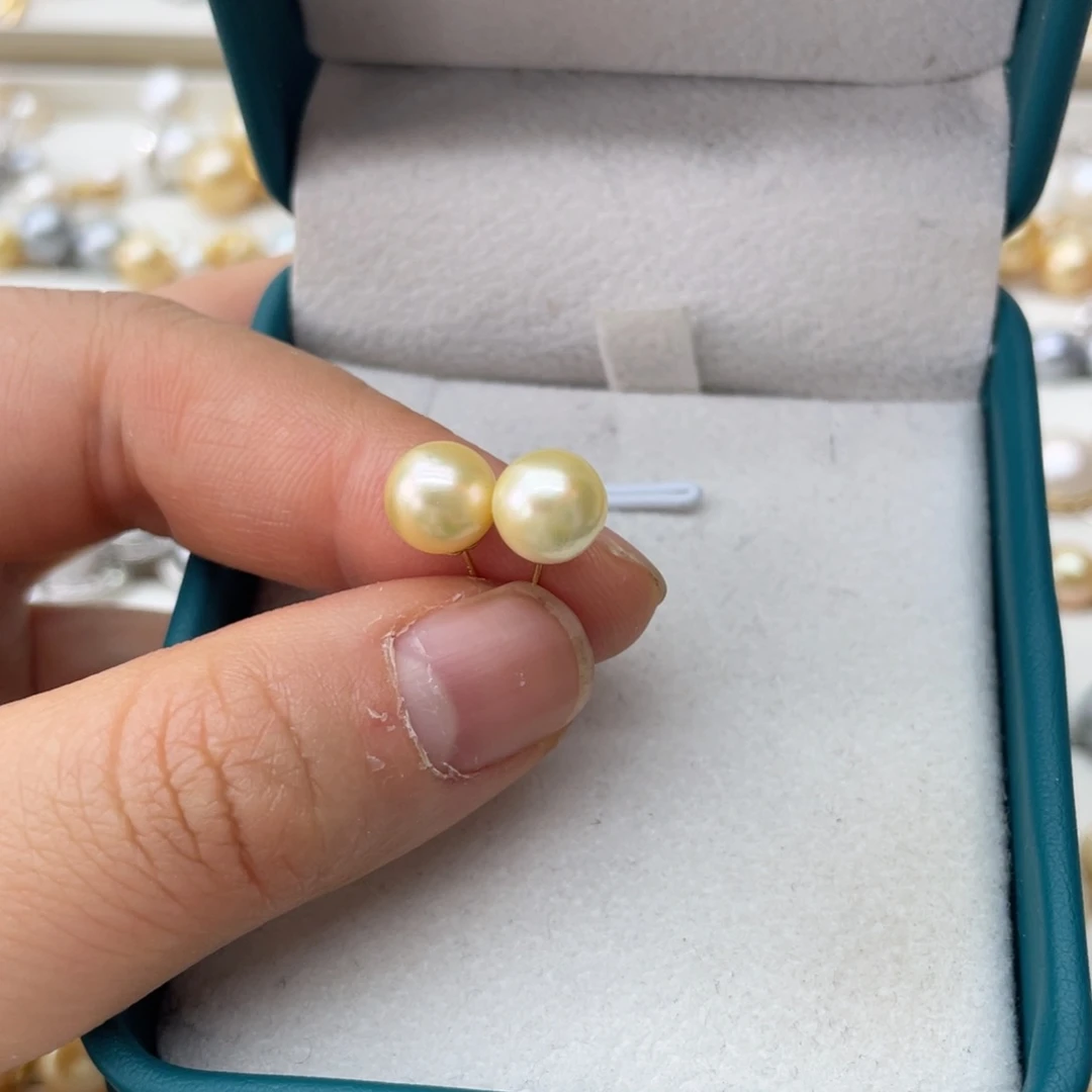 18K金镶嵌海水珍珠耳饰