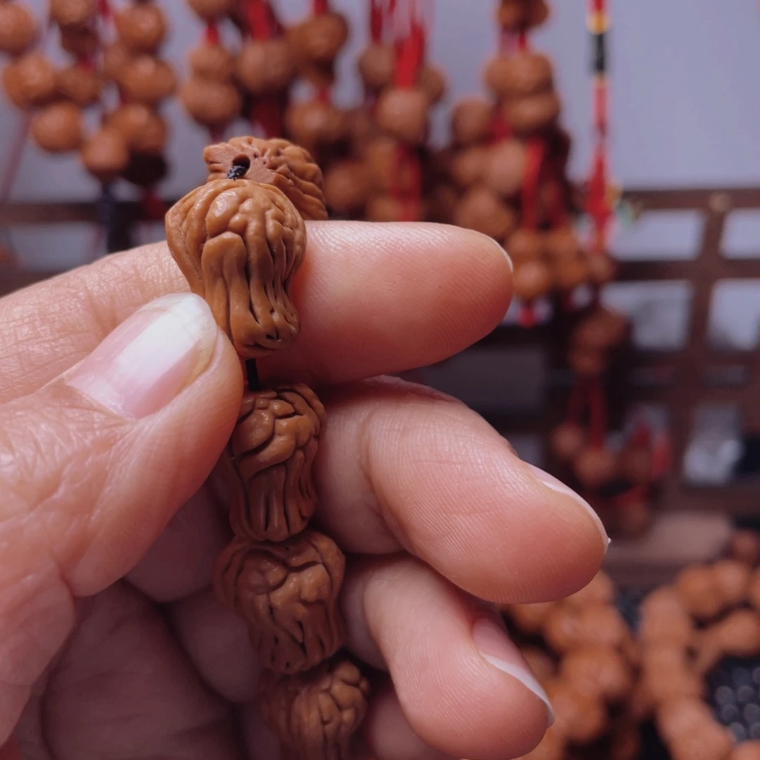 知***2木质类龙纹桃枭手串