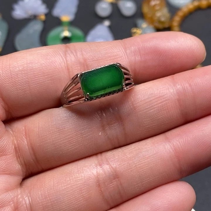 翡翠未镶嵌颈饰翡翠首饰