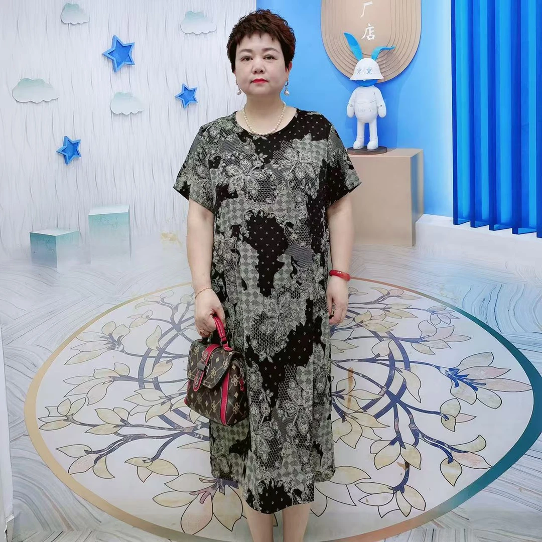 2025夏季新款中年妈妈加肥加大连衣裙中老年遮肚子宽松显瘦连衣裙