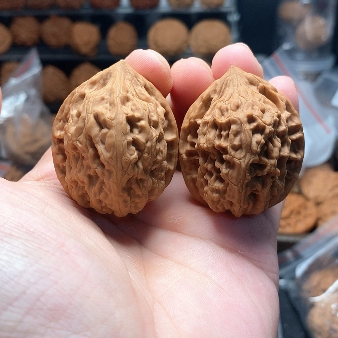 1文玩核桃油皮鸡心35-373