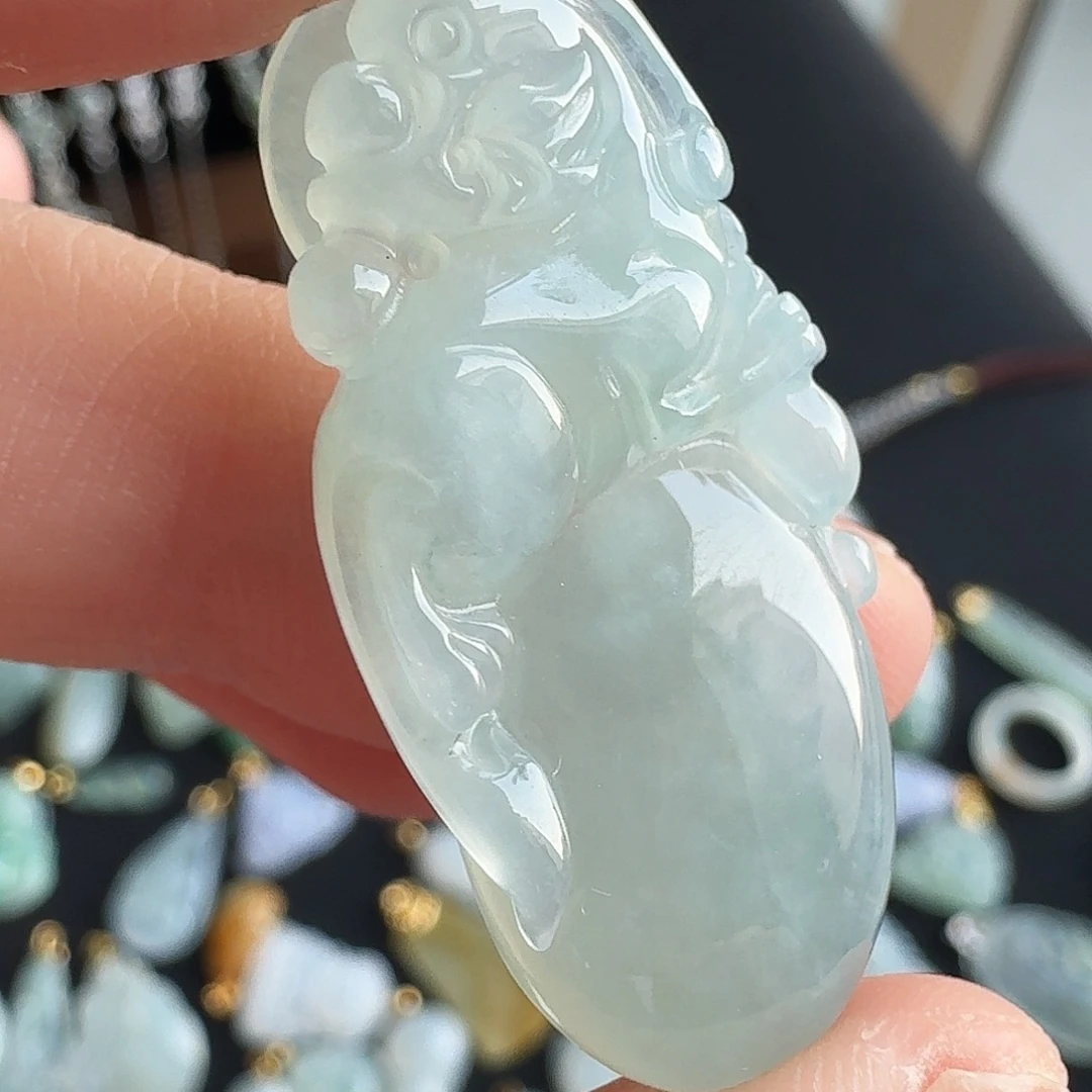 翡翠未镶嵌颈饰貔貅