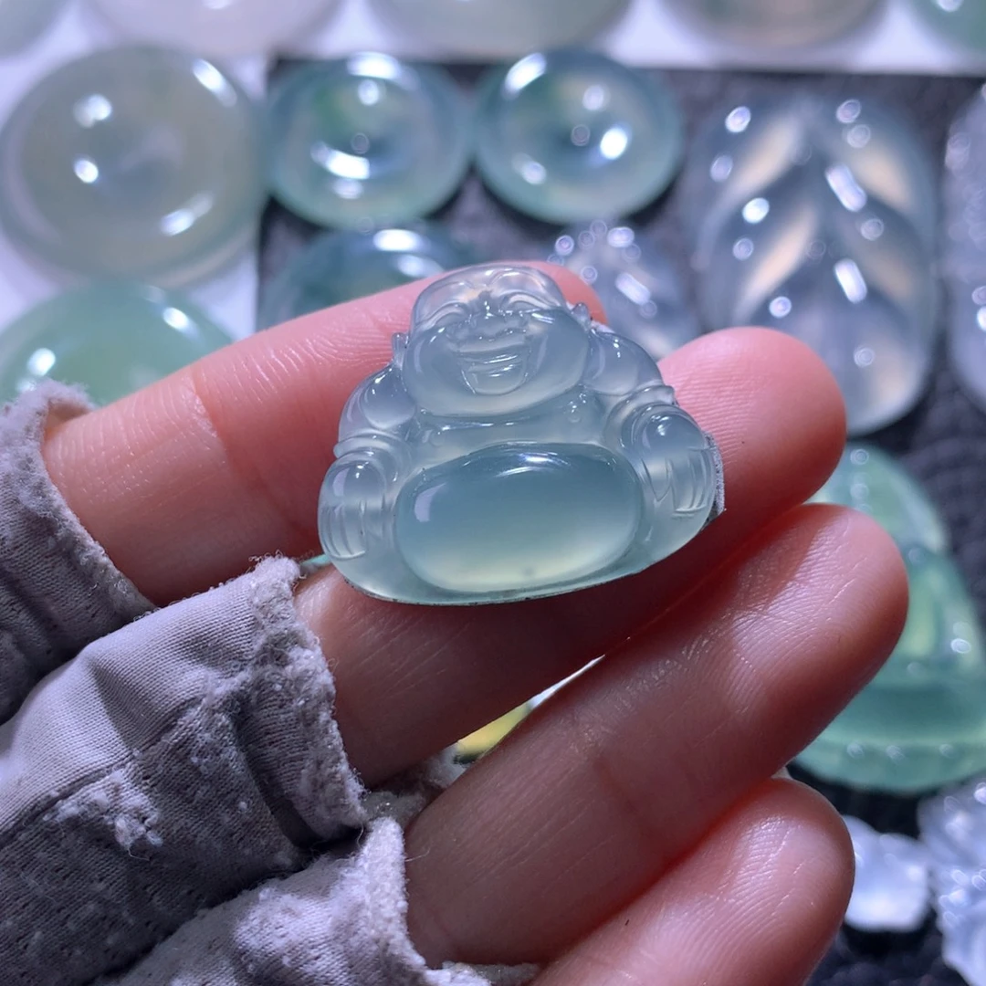翡翠未镶嵌颈饰佛