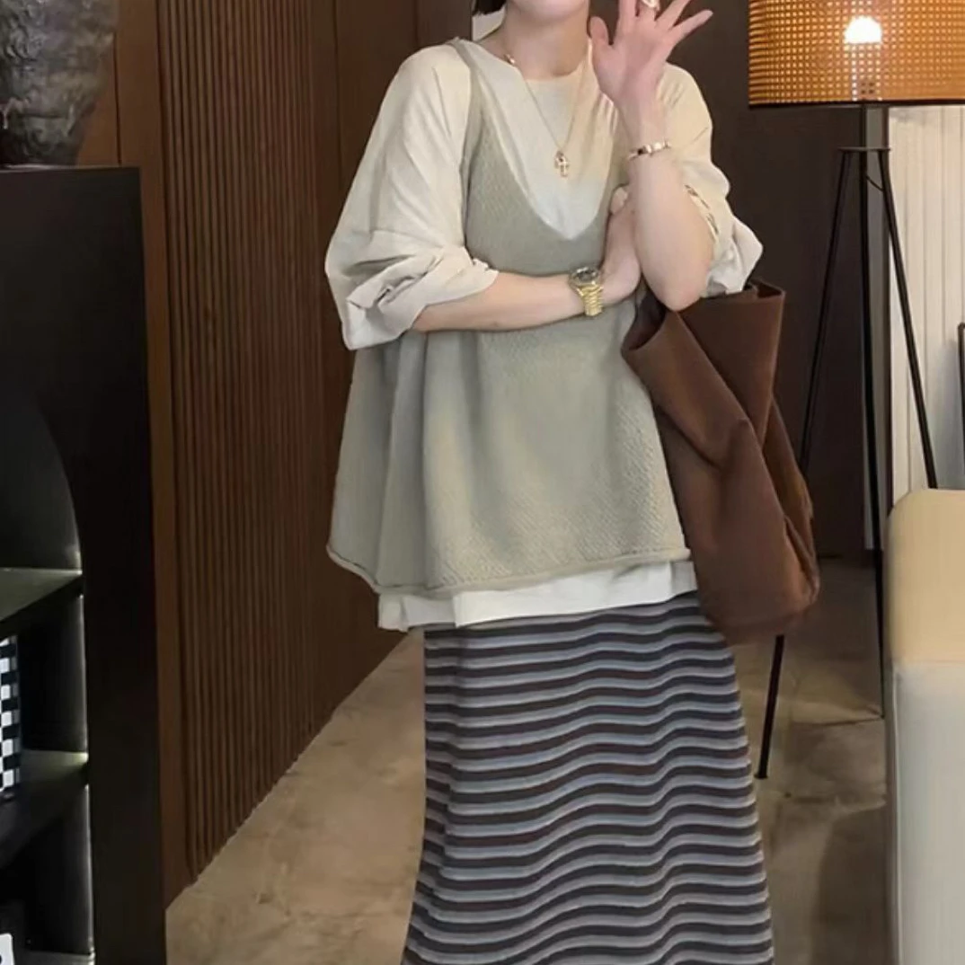 减龄穿搭高级感套装慵懒宽松长袖T恤针织马甲条纹半身裙三件套女