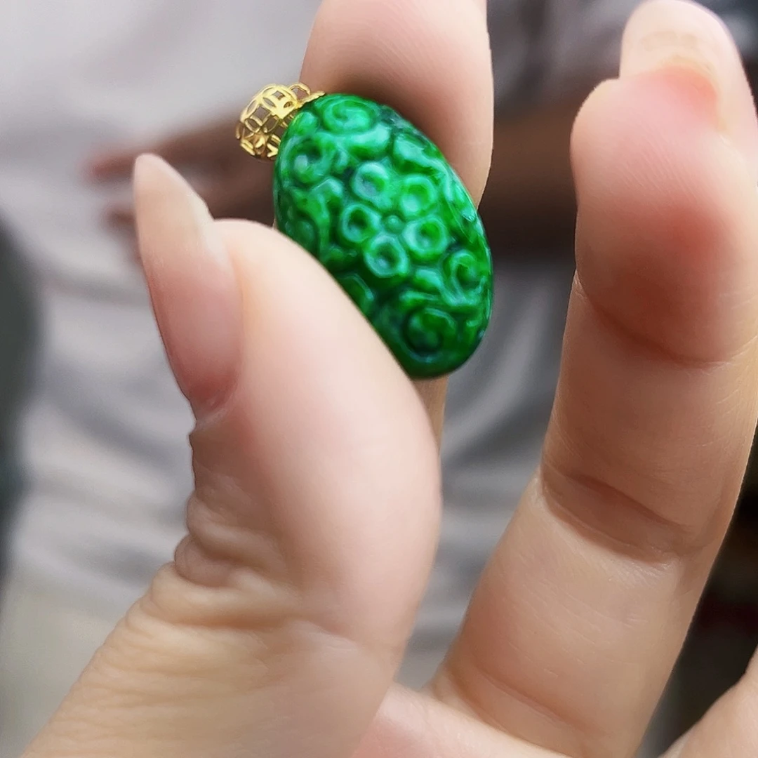 翡翠18K金镶嵌颈饰多样性