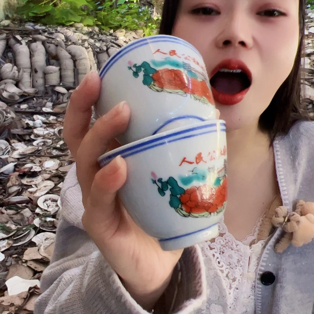 摆件瓷景德镇人民杯2个