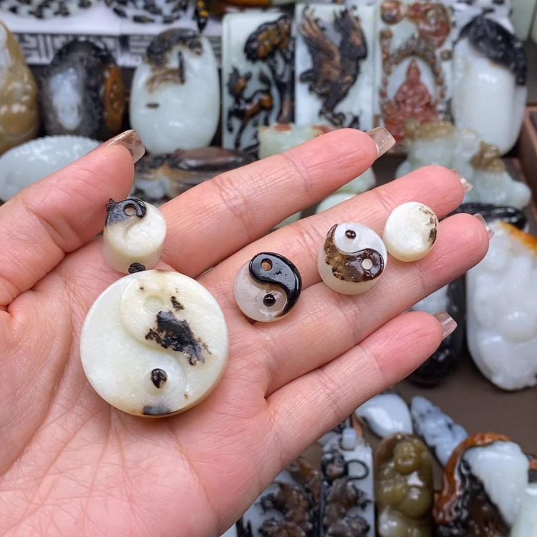 颈饰未镶嵌和田玉奇****族