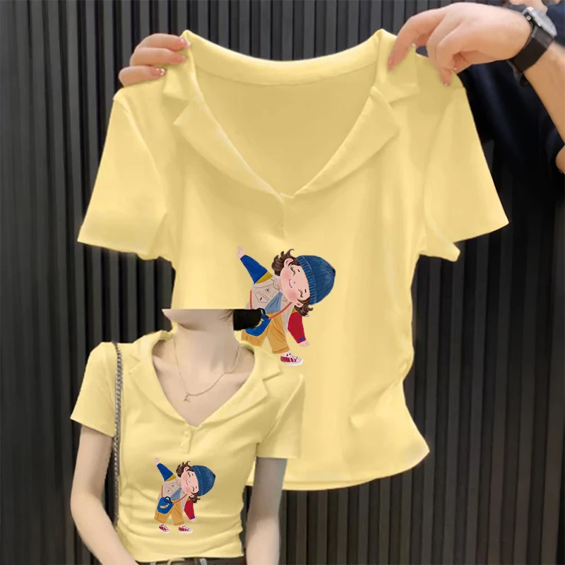 短袖正肩T恤奶黄色polo衫翻领2025新款上衣女v领修身收腰半袖短款