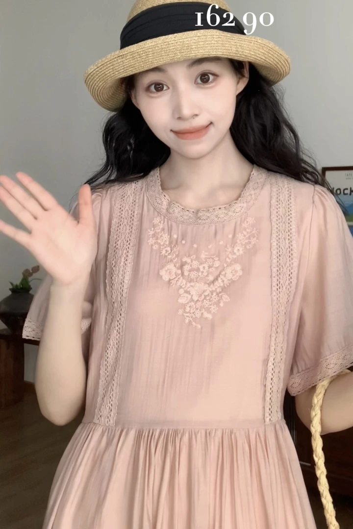 2333 现货 “梦幻花卉”好仙～法式复古刺绣绣花蕾丝拼接连衣裙