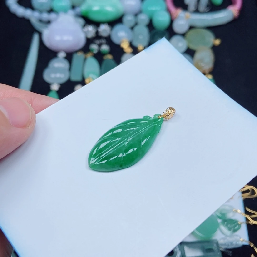 翡翠未镶嵌颈饰叶子