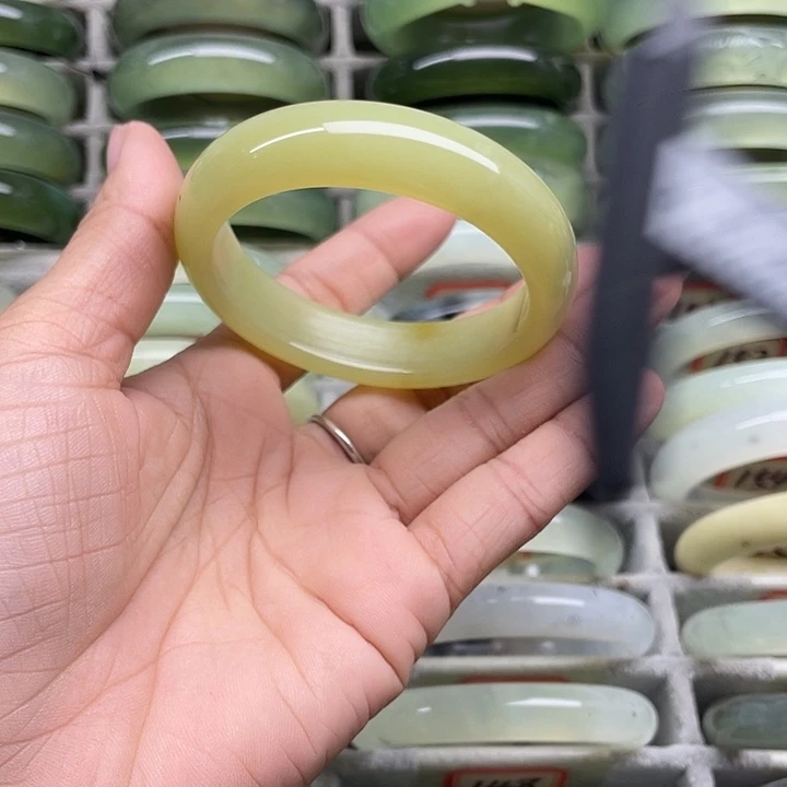 蛇纹石玉未镶嵌手镯123