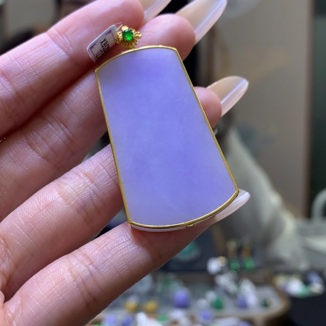 颈饰18K金镶嵌翡翠