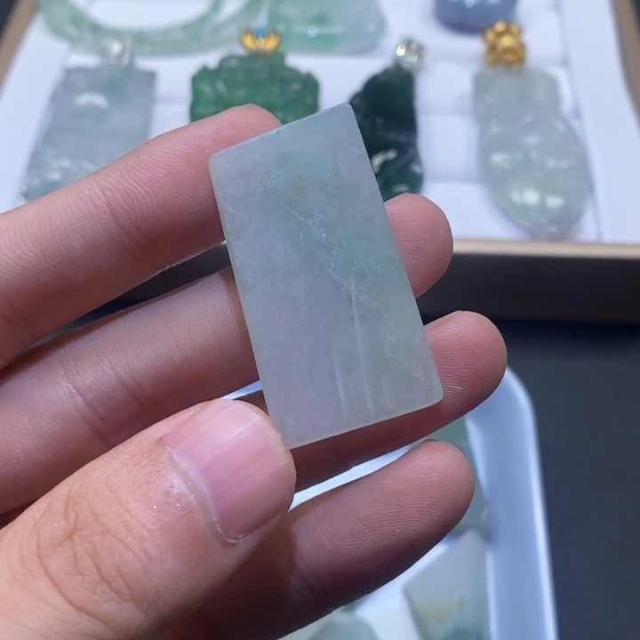 翡翠未镶嵌颈饰挂件