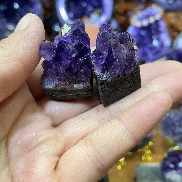 紫晶未镶嵌大型摆件（非配饰）