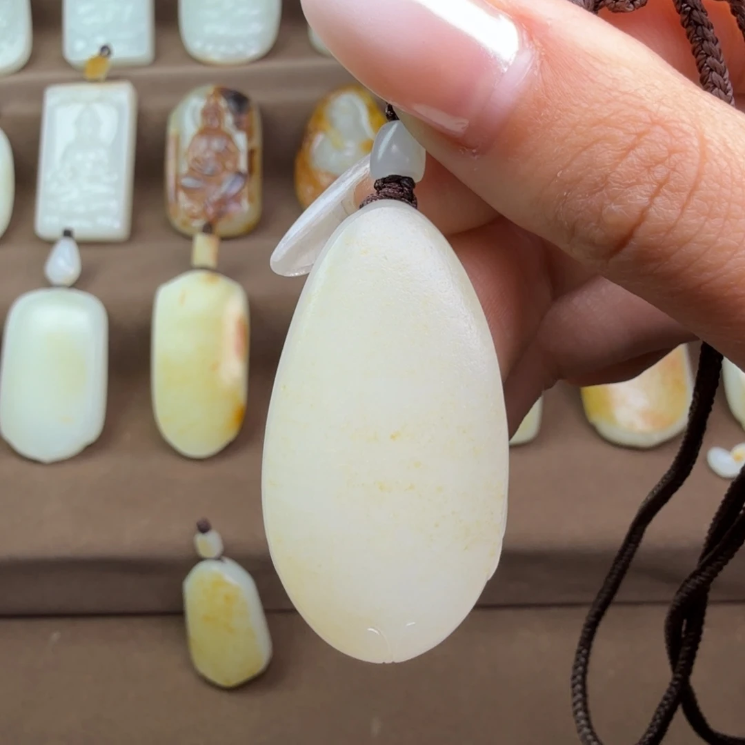 板***客和田玉未镶嵌挂件