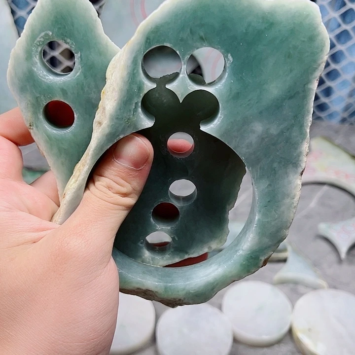 指***财颈饰未镶嵌翡翠纯天然缅甸翡翠