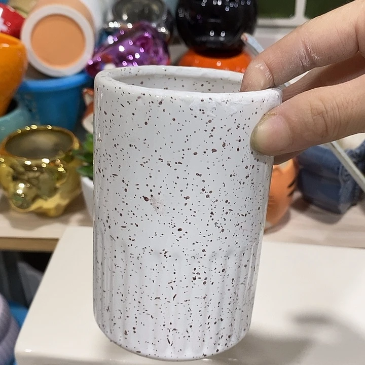 摆件陶盆有孔 瑕疵介意勿拍