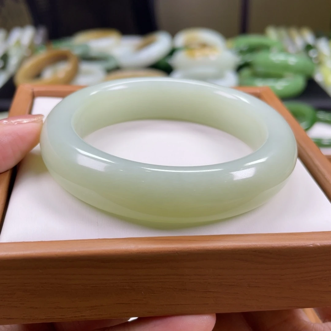 和田玉未镶嵌手镯55圈