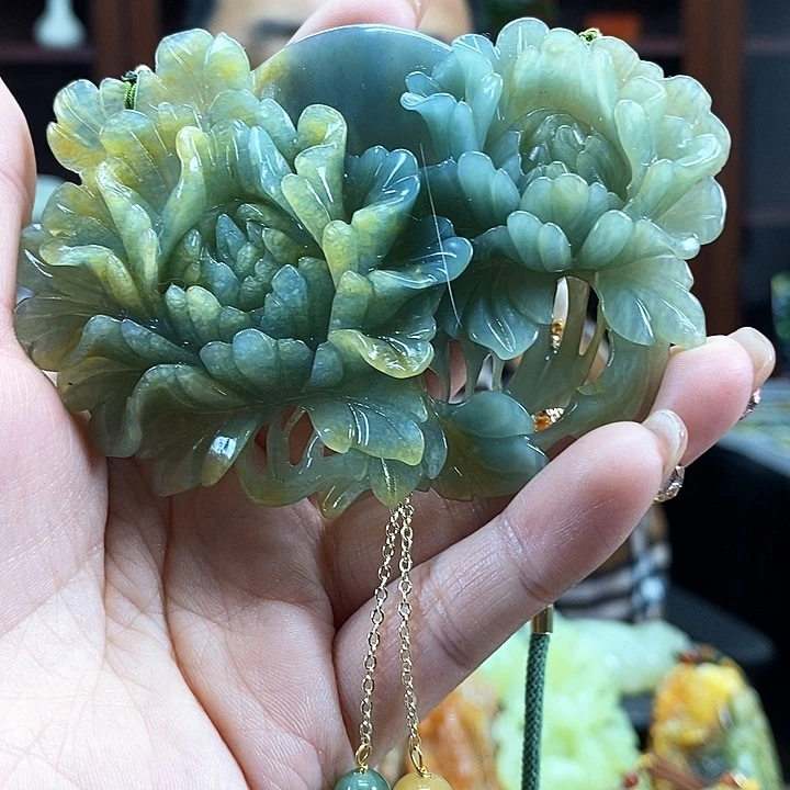 蛇纹石玉吊坠未镶嵌