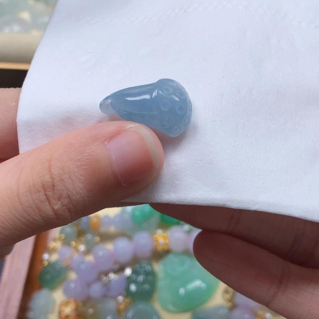 翡翠未镶嵌颈饰闪