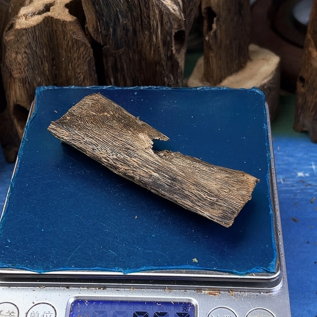 香料绿奇楠虫漏白棋9克