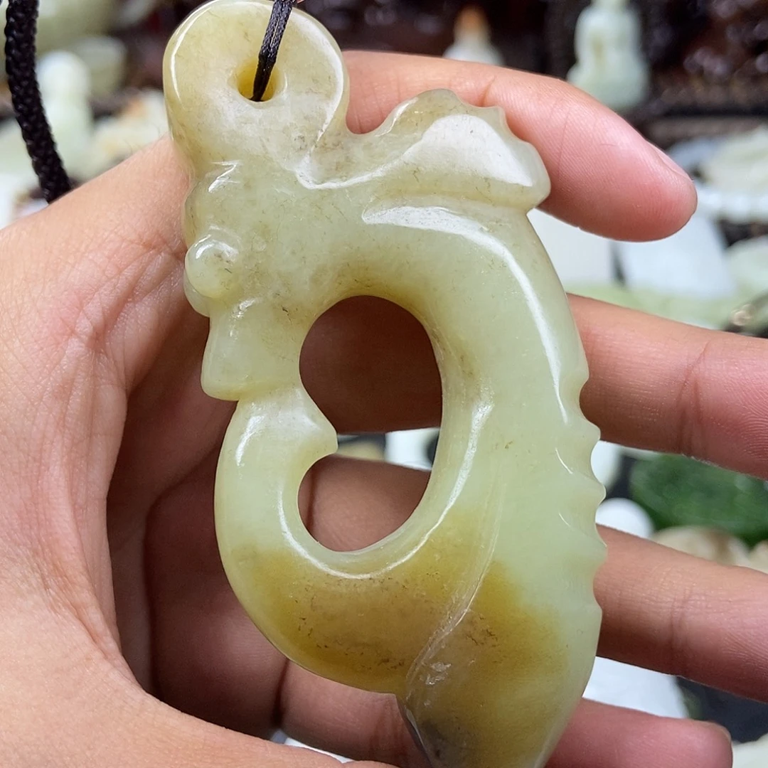 和田玉未镶嵌把件